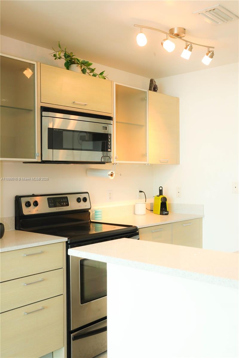 350 NE 24th St 406
