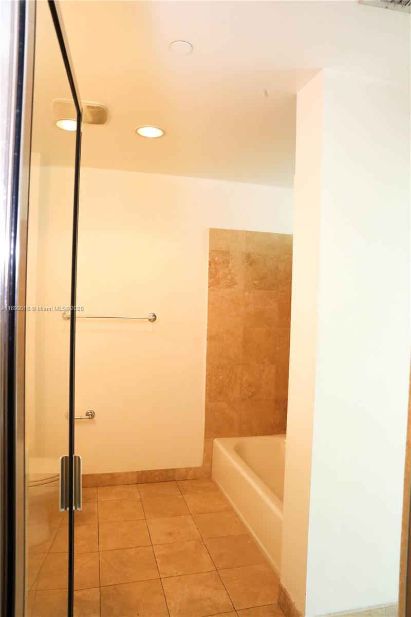 CITY 24 CONDO - Residential