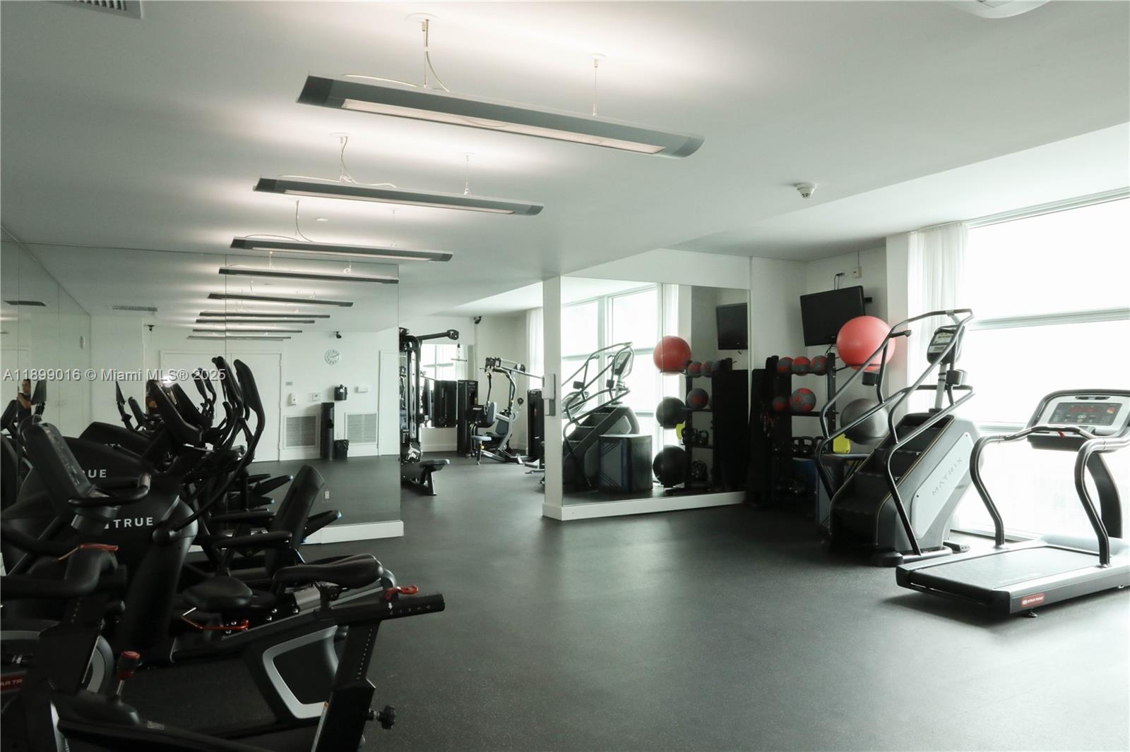 CITY 24 CONDO - Residential