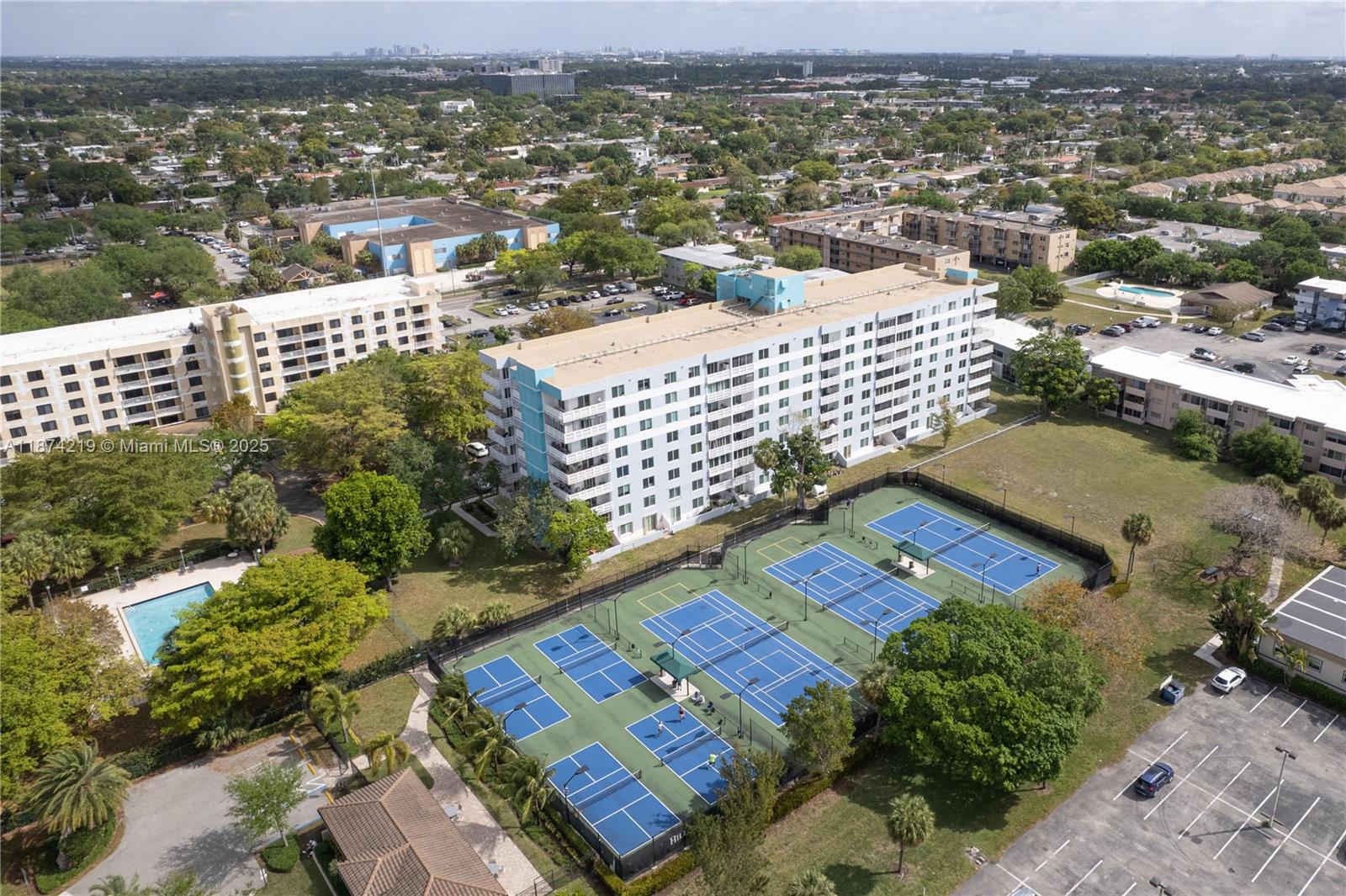 Spacious 1 BR 1.5 BA condo, open floor plan,lots of natural light, fully remodeled,covered balcony, community amenities : Pool, tennis and pickleball courts, gym, laundry and storage room, great location less than 10 minutes from I95, near shopping, dining , walking distance from Orange Brook Elementary School, 20 min drive to beach