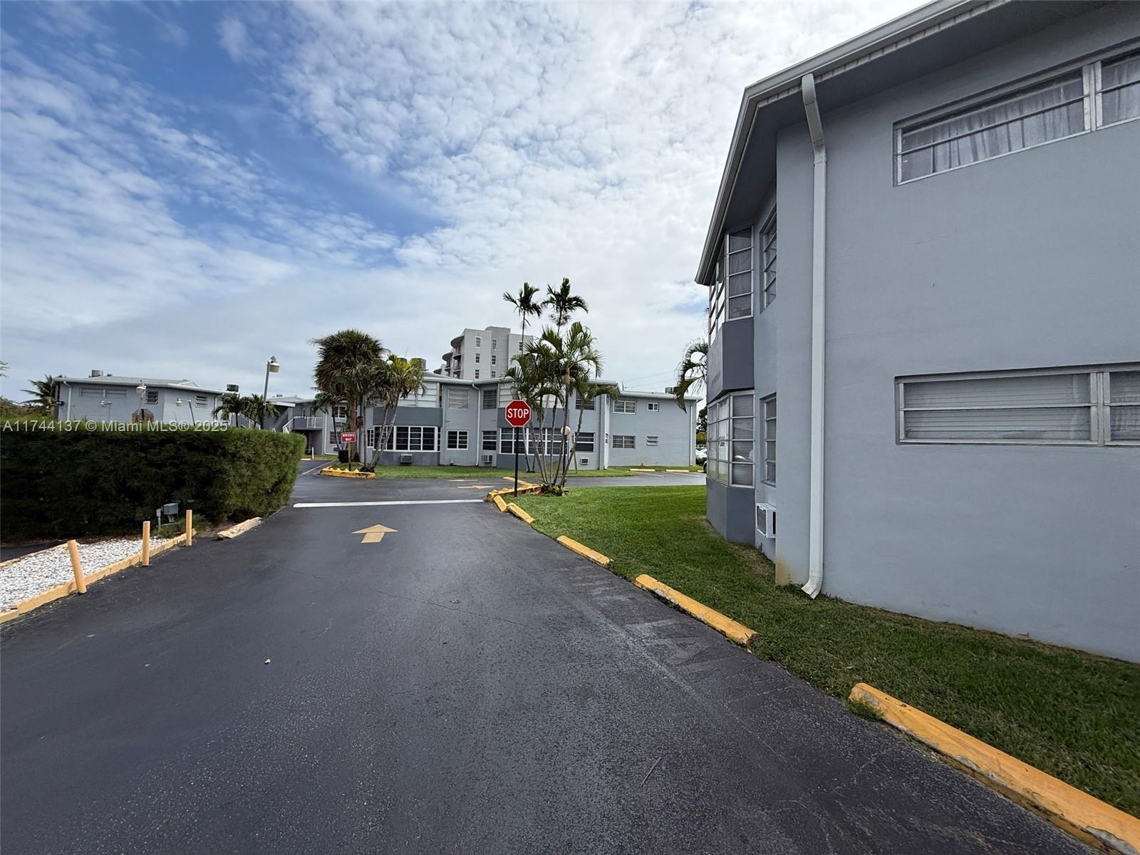 Rental Property at 1655 Ne Miami Gardens Dr 206, Miami, Broward County, Florida - Bedrooms: 2 
Bathrooms: 1  - $2,050 MO.
