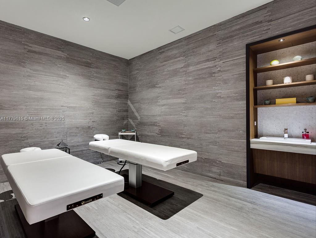 BRICKELL HEIGHTS EAST CON - Residential