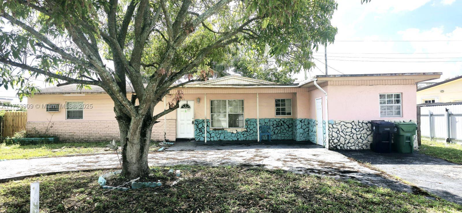 Property for Sale at 4490 Nw 171st Ter, Miami Gardens, Broward County, Florida - Bedrooms: 6 
Bathrooms: 3  - $530,000