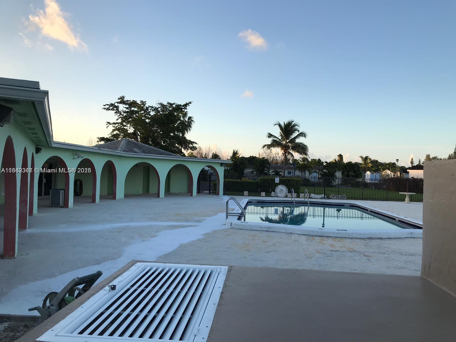 GATEWAY ESTATES PARK COND - Residential