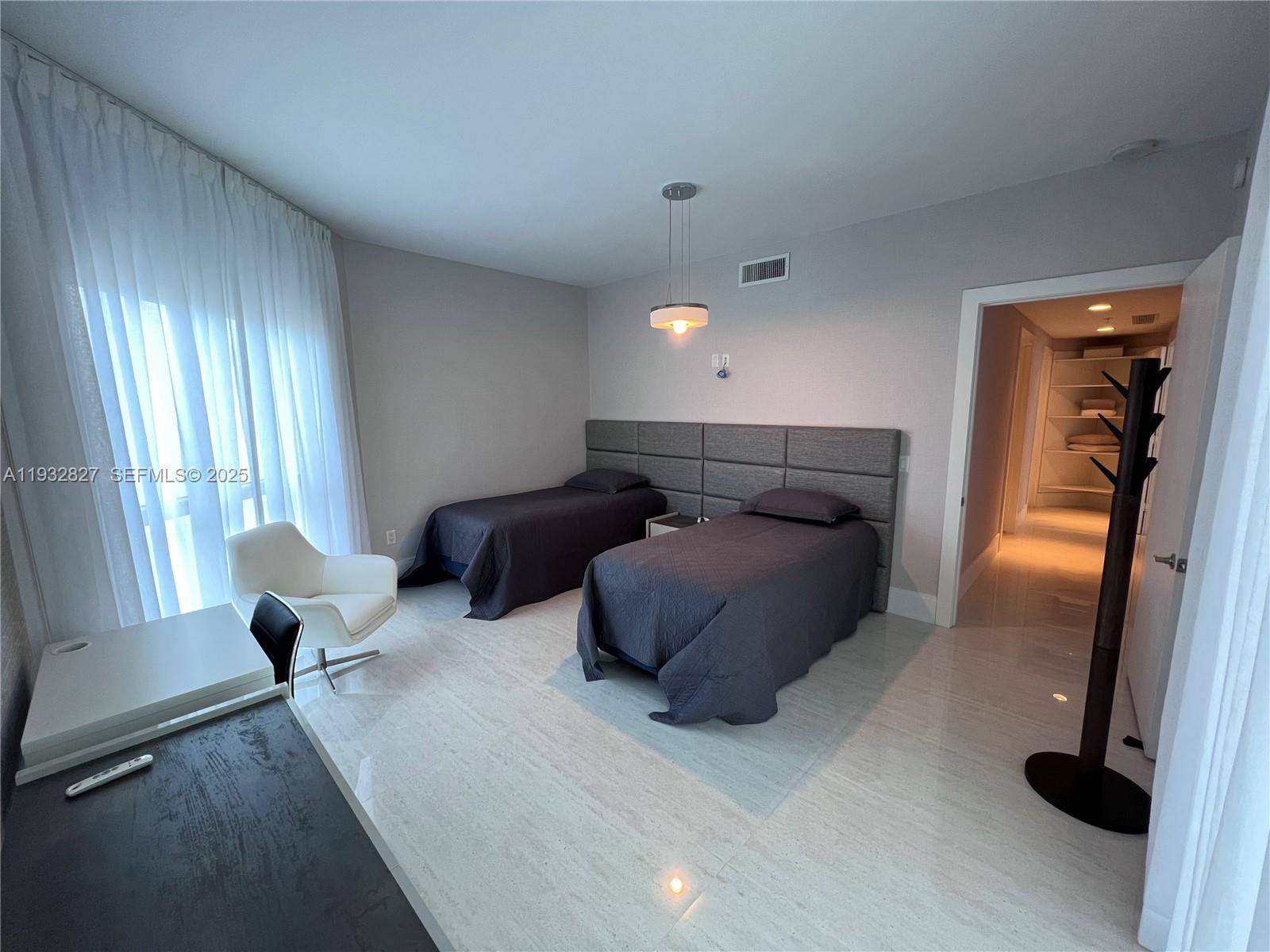 17301 Biscayne Blvd 1402