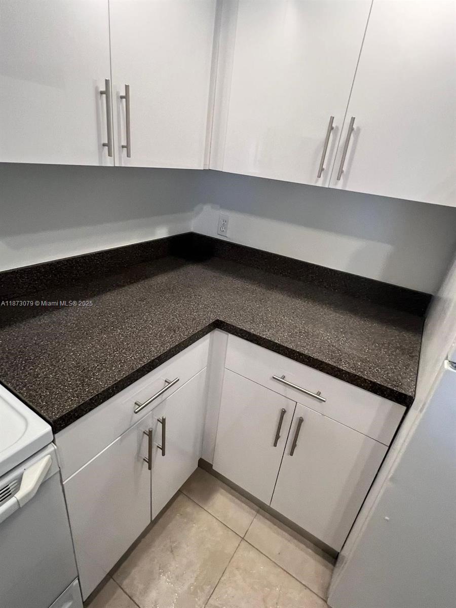 CORAL KEY CONDO - Residential Lease