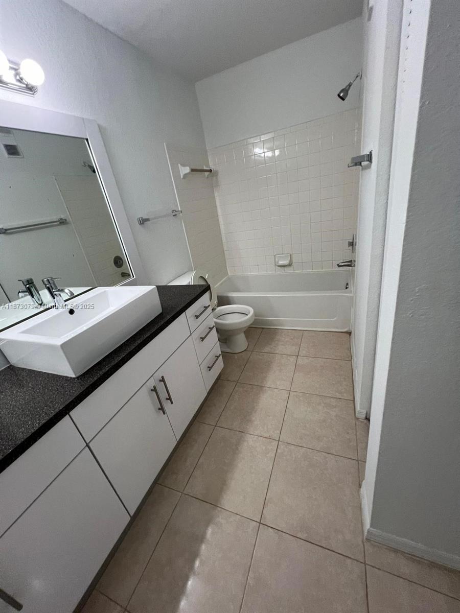 CORAL KEY CONDO - Residential Lease