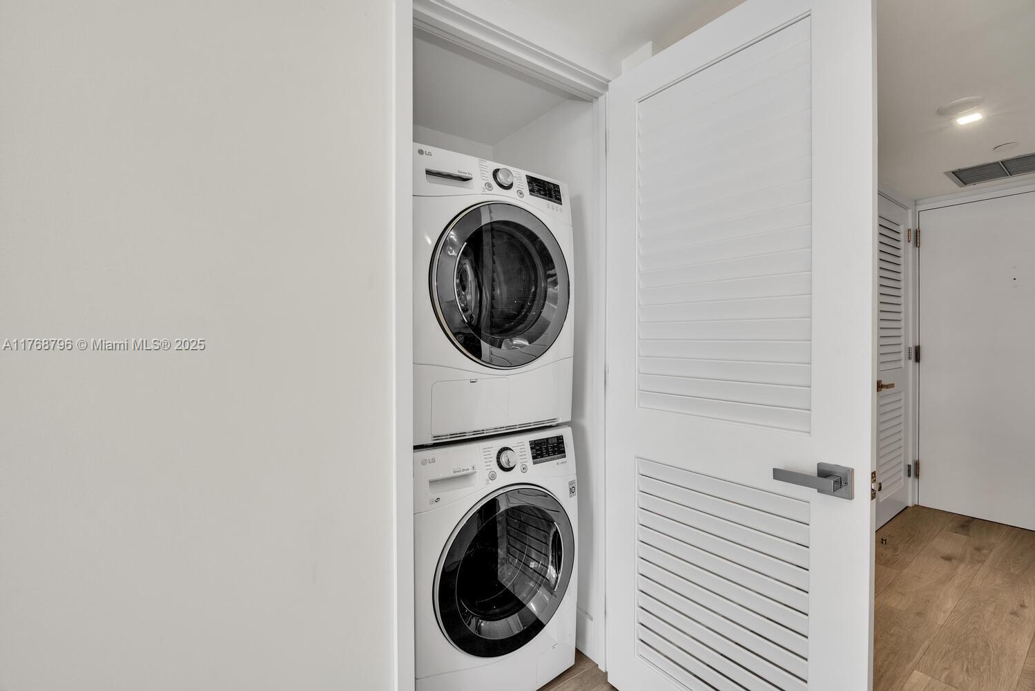 BRICKELL PLACE CONDO - Residential