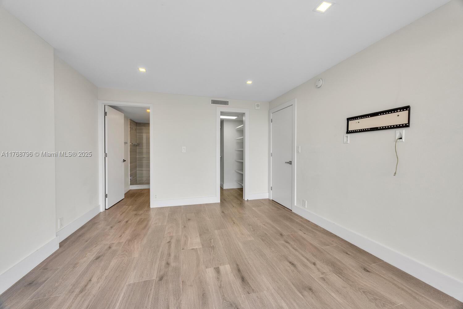 BRICKELL PLACE CONDO - Residential