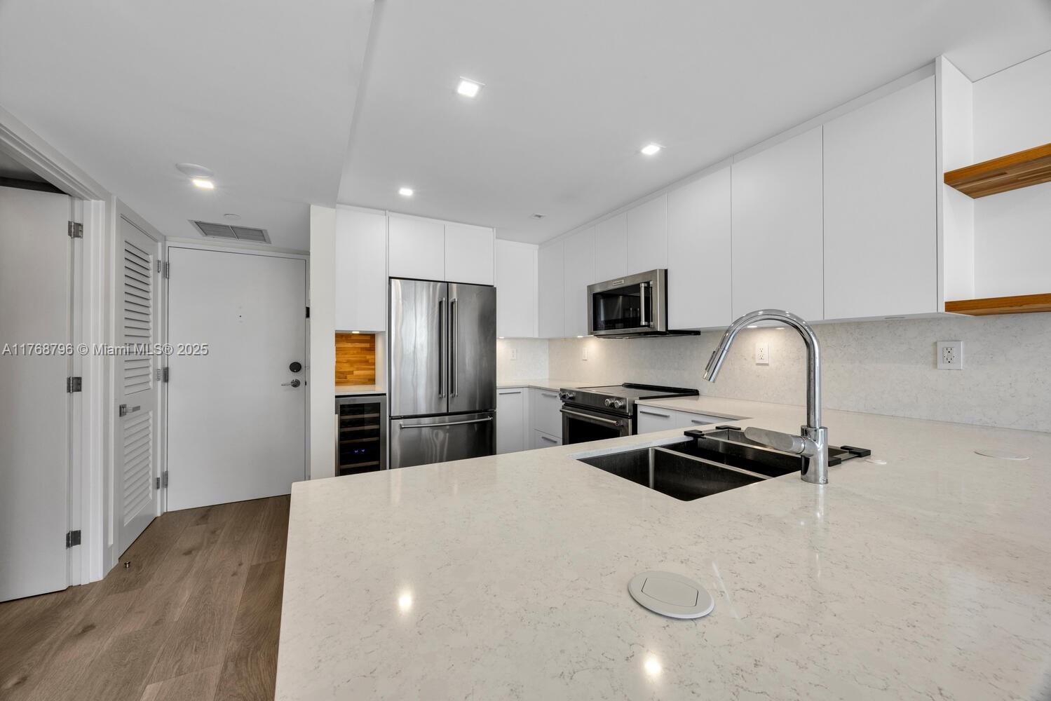 BRICKELL PLACE CONDO - Residential