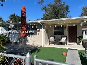 Duplex 2 Bedrooms 1 Bathrooms, Located just 2 Miles from Miami International Airport, with Quick Access to 2 Expressways.