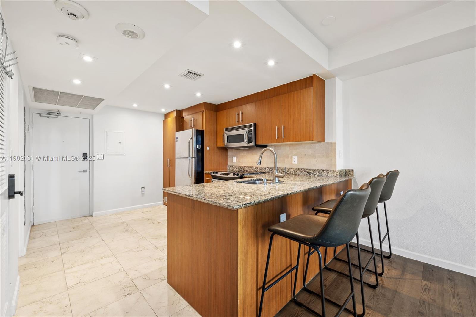 10275 Collins Ave 402