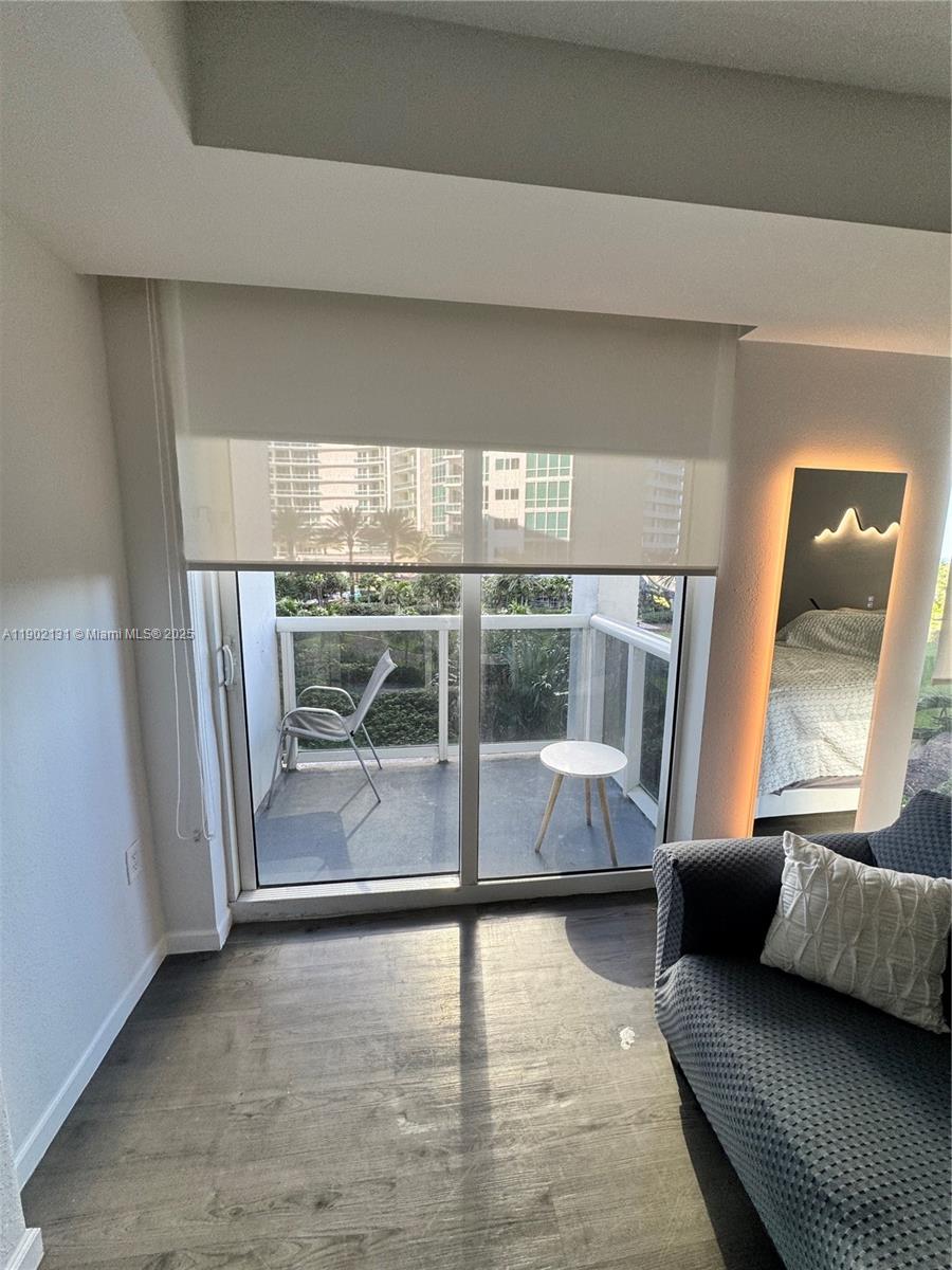 10275 Collins Ave 402