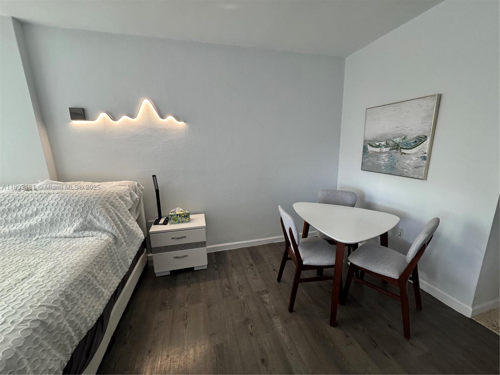 10275 Collins Ave 402