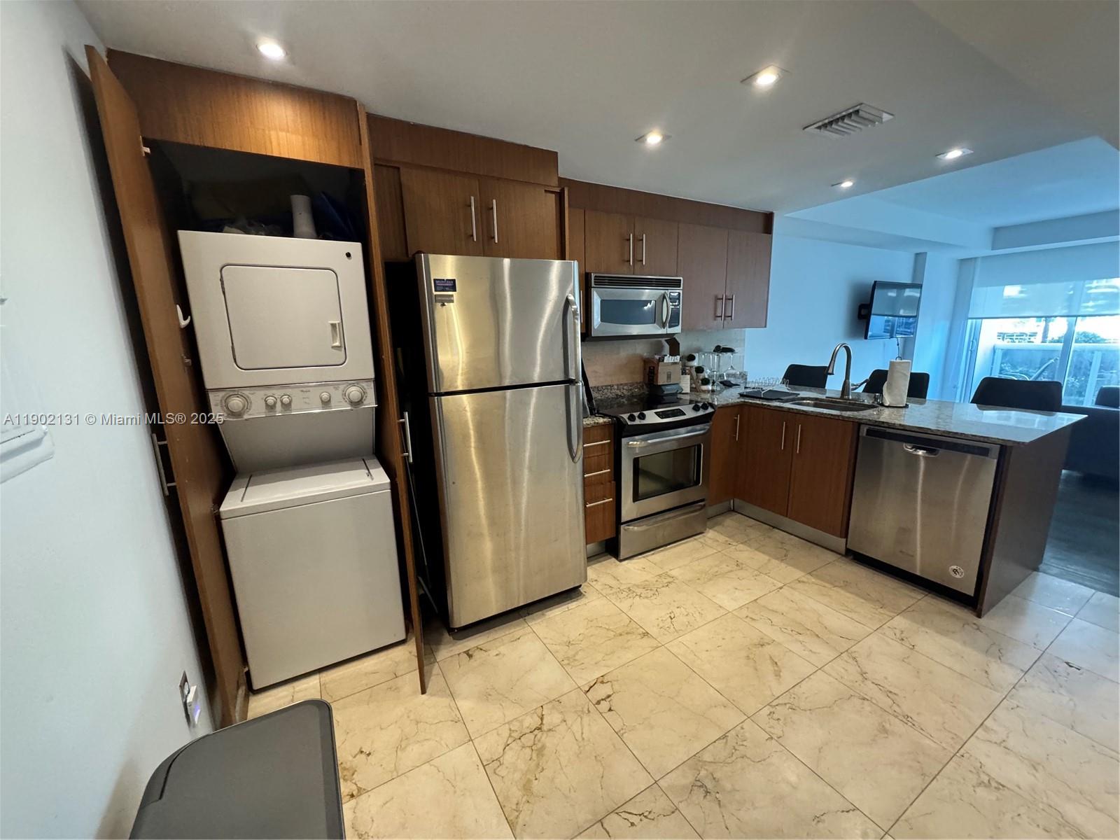 10275 Collins Ave 402