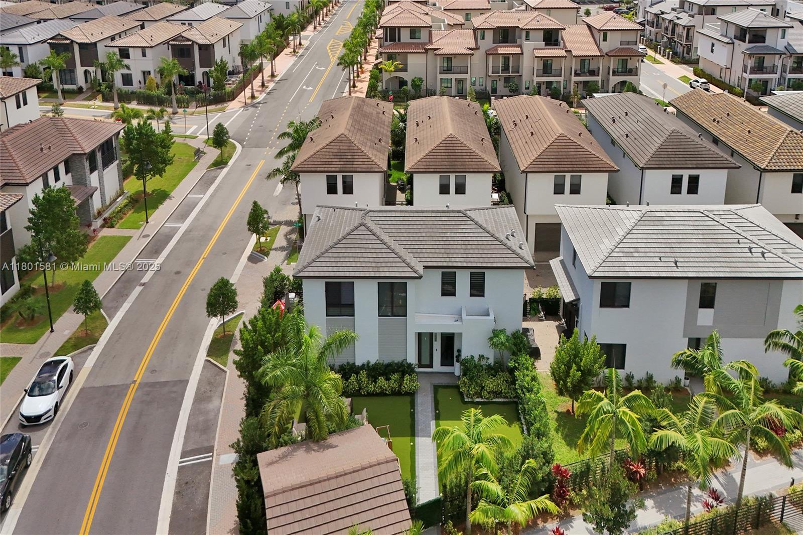 Property for Sale at 8211 Nw 43rd Ter, Doral, Miami-Dade County, Florida - Bedrooms: 3 
Bathrooms: 3  - $1,150,000