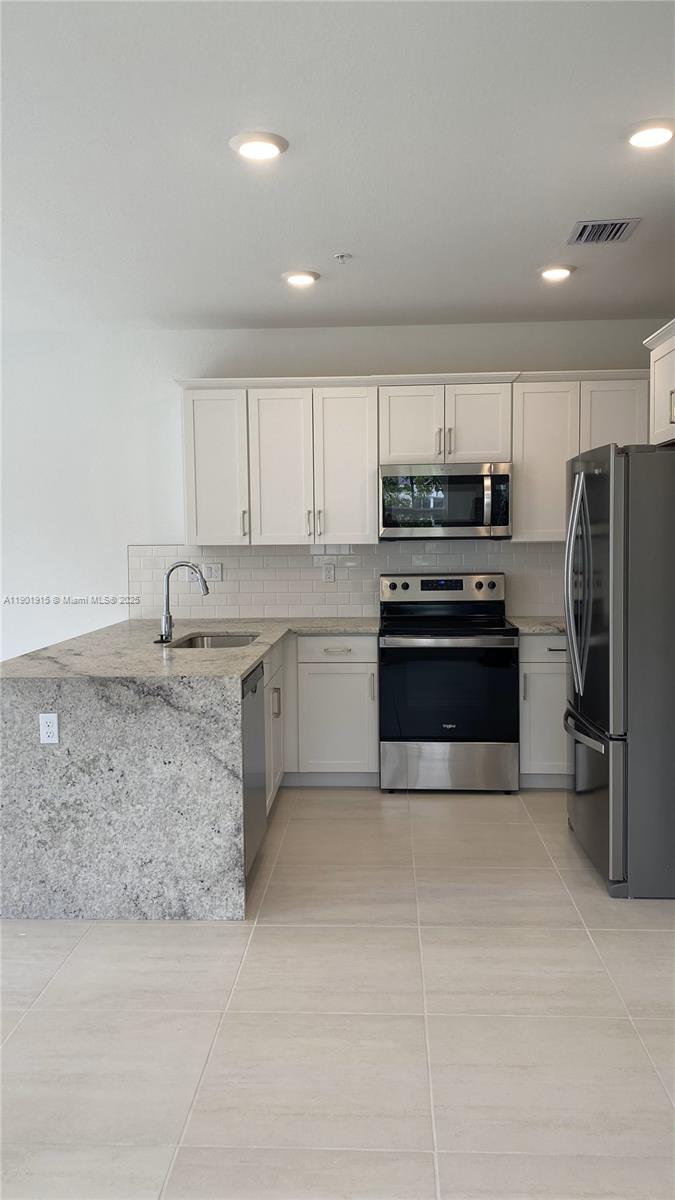 MERRICK SQUARE - Residential Lease