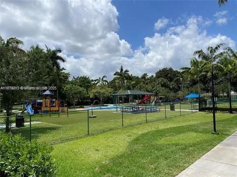 TOWNHOMES OF DORAL PLACE - Residential