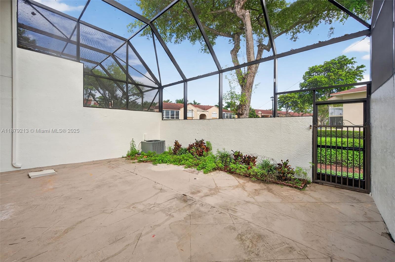 TOWNHOMES OF DORAL PLACE - Residential