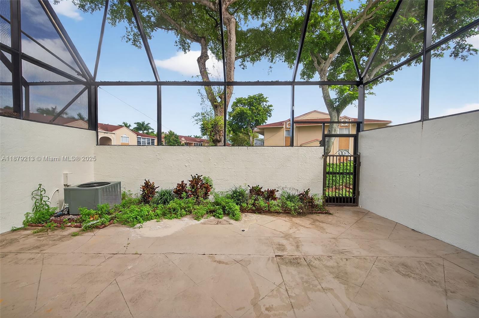 TOWNHOMES OF DORAL PLACE - Residential