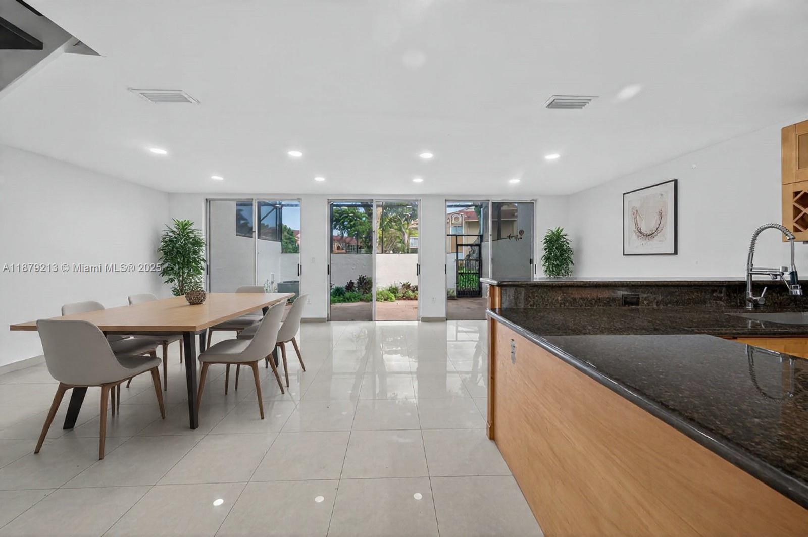 TOWNHOMES OF DORAL PLACE - Residential