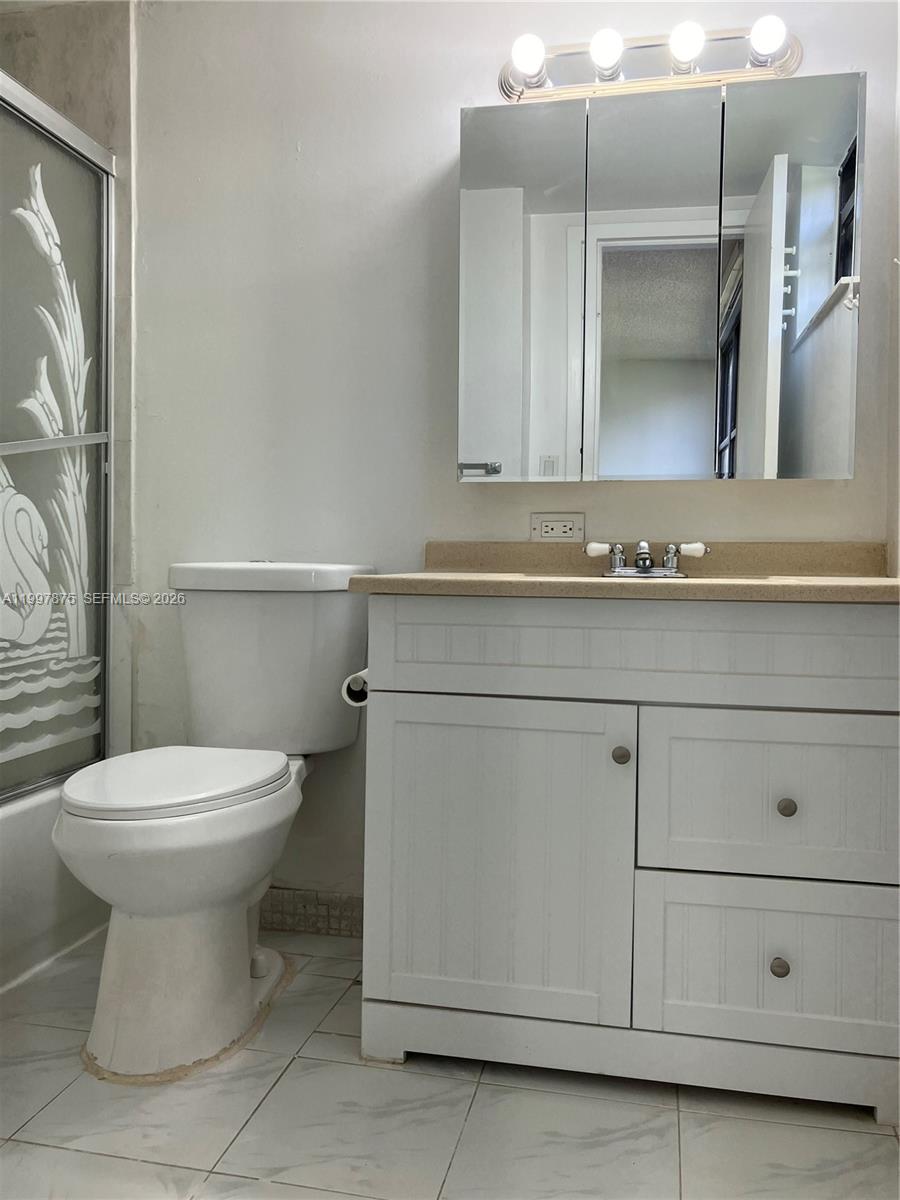 PLAZA OF AMERICAS CONDO P - Residential Lease