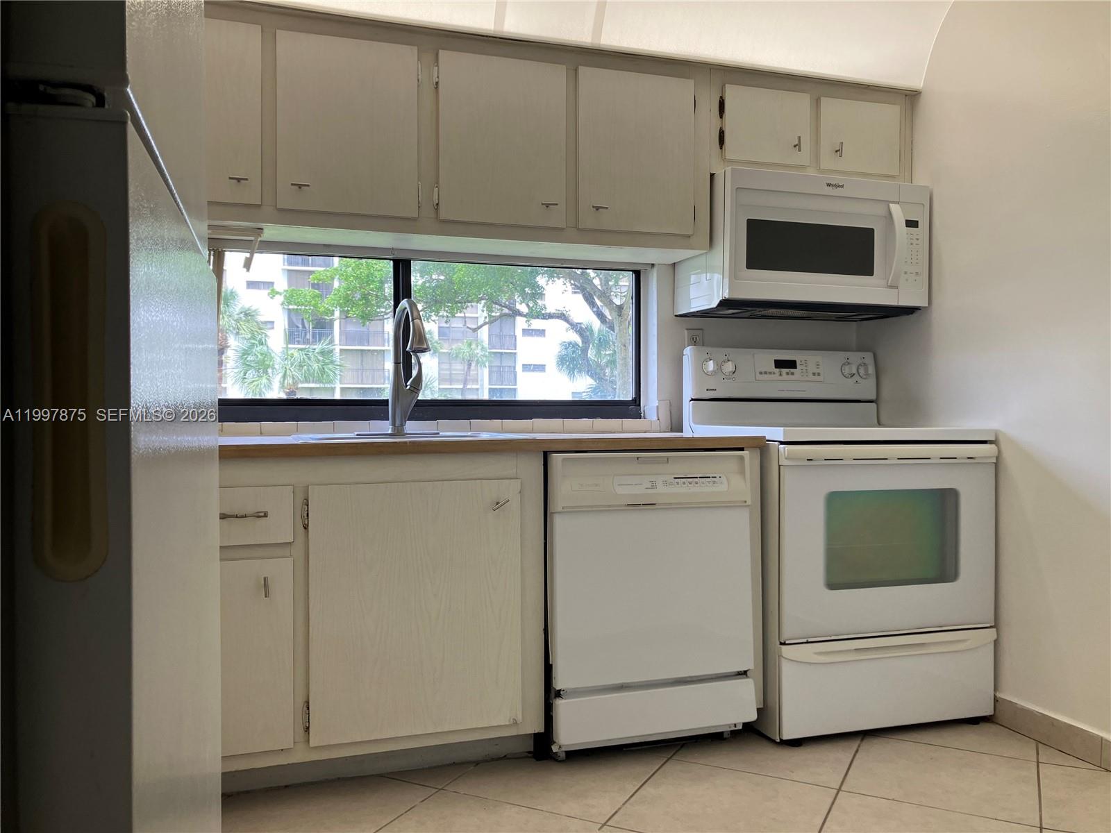 PLAZA OF AMERICAS CONDO P - Residential Lease