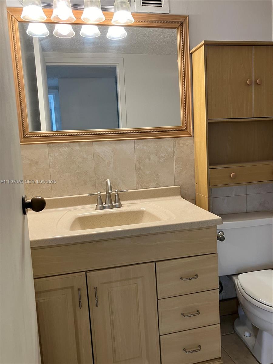 PLAZA OF AMERICAS CONDO P - Residential Lease