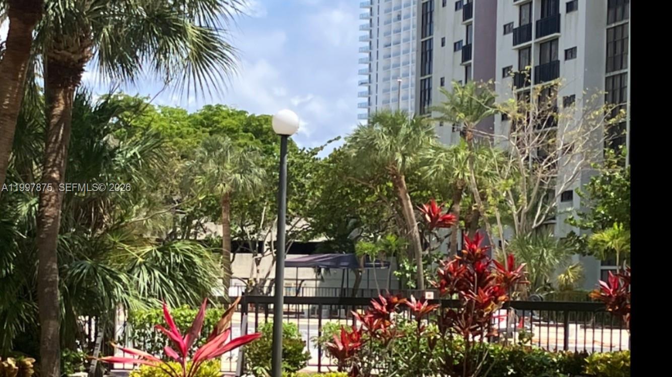 PLAZA OF AMERICAS CONDO P - Residential Lease