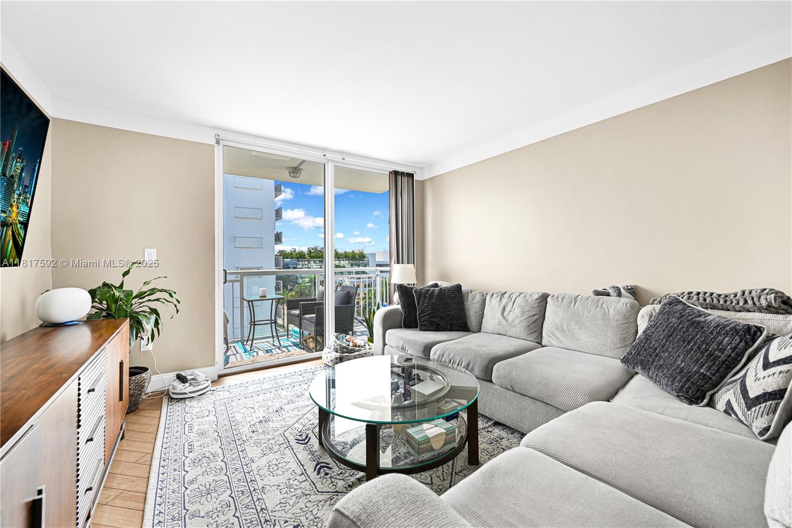 1345 Lincoln Rd 906, Miami Beach, Miami-Dade County, Florida - 1 Bedrooms  
2 Bathrooms - 