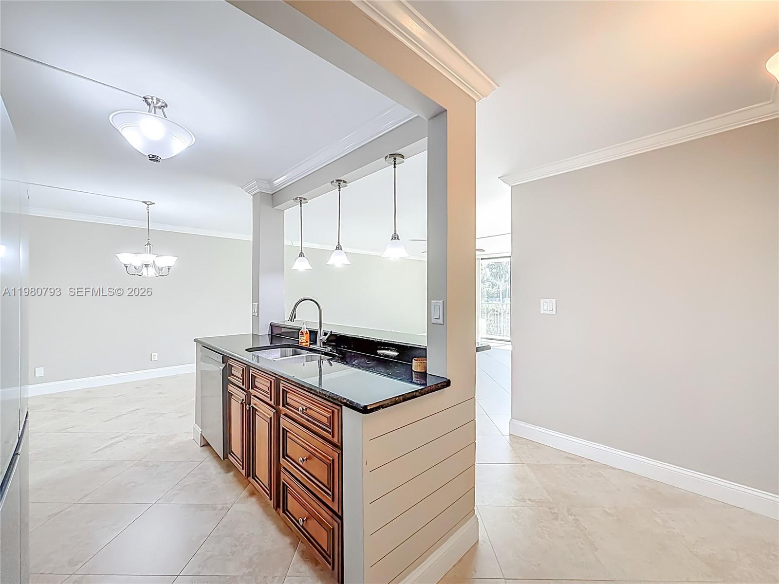 RIVER REACH CONDOMINIUM V - Residential Lease