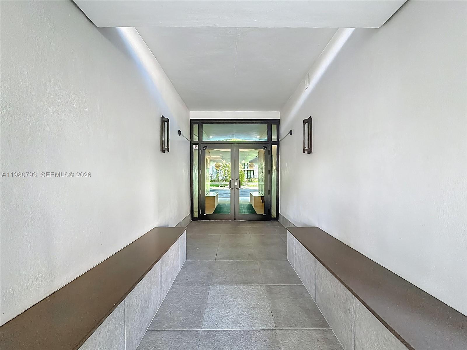 RIVER REACH CONDOMINIUM V - Residential Lease