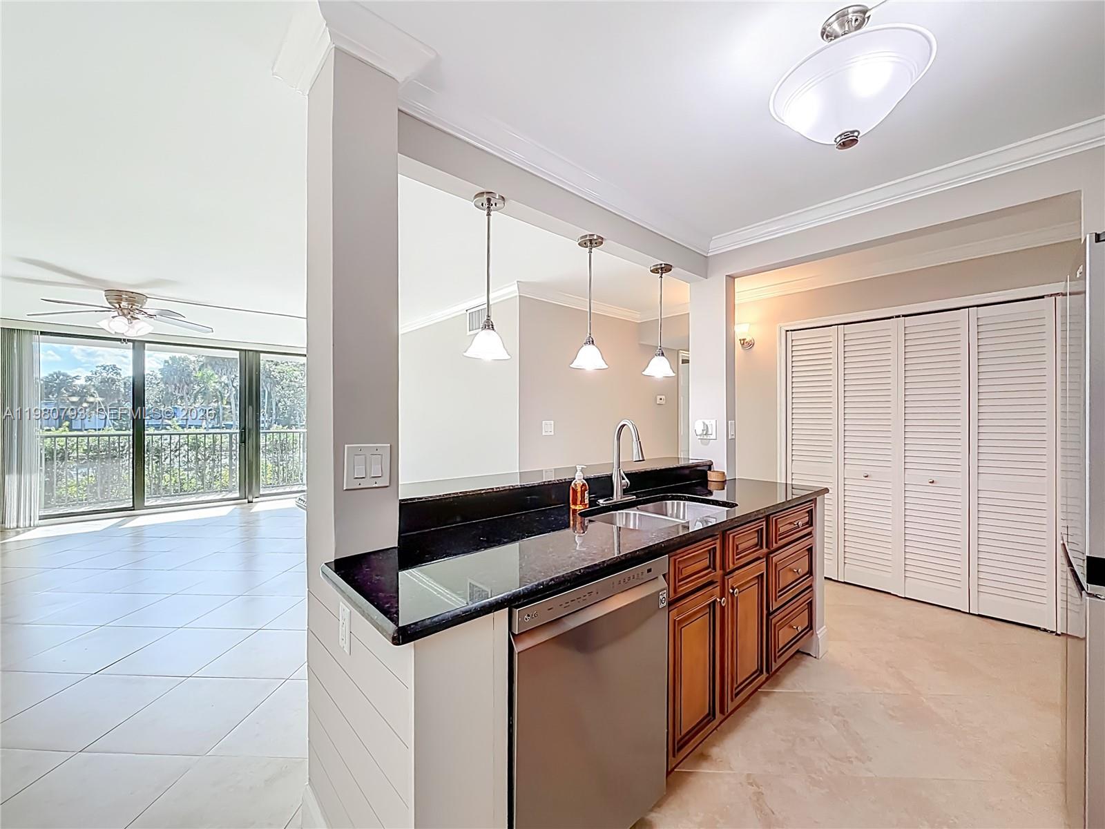 RIVER REACH CONDOMINIUM V - Residential Lease