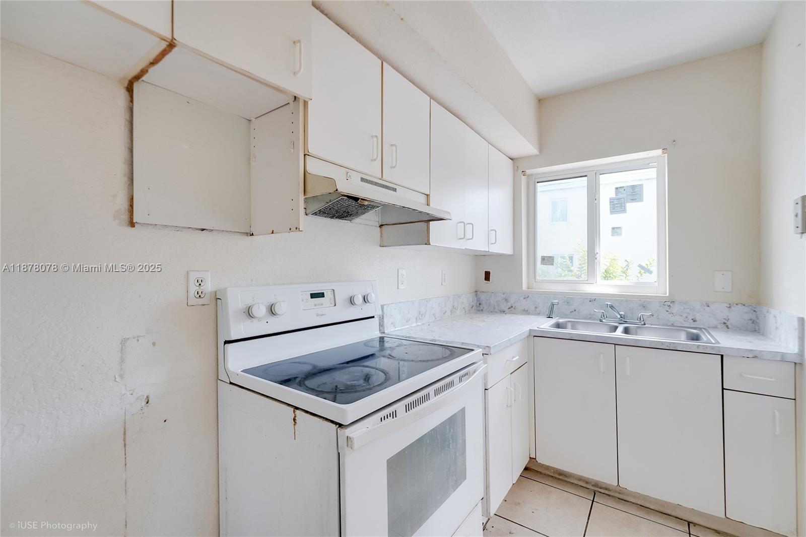 SUNSET PALM VILLAS CONDO - Residential