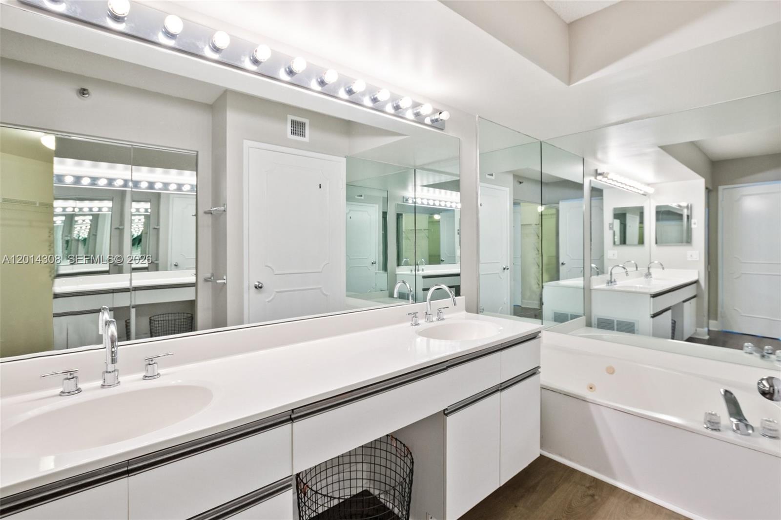 MYSTIC POINTE TOWER 600 C - Residential Lease