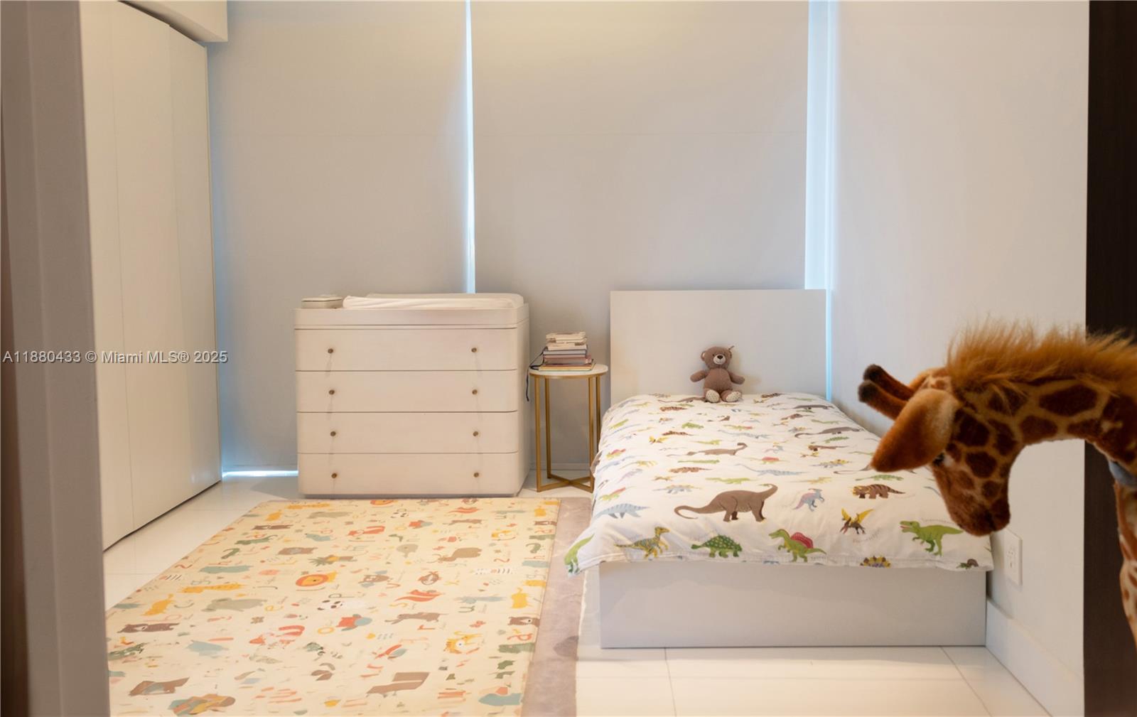 BLUE CONDO - Residential Lease