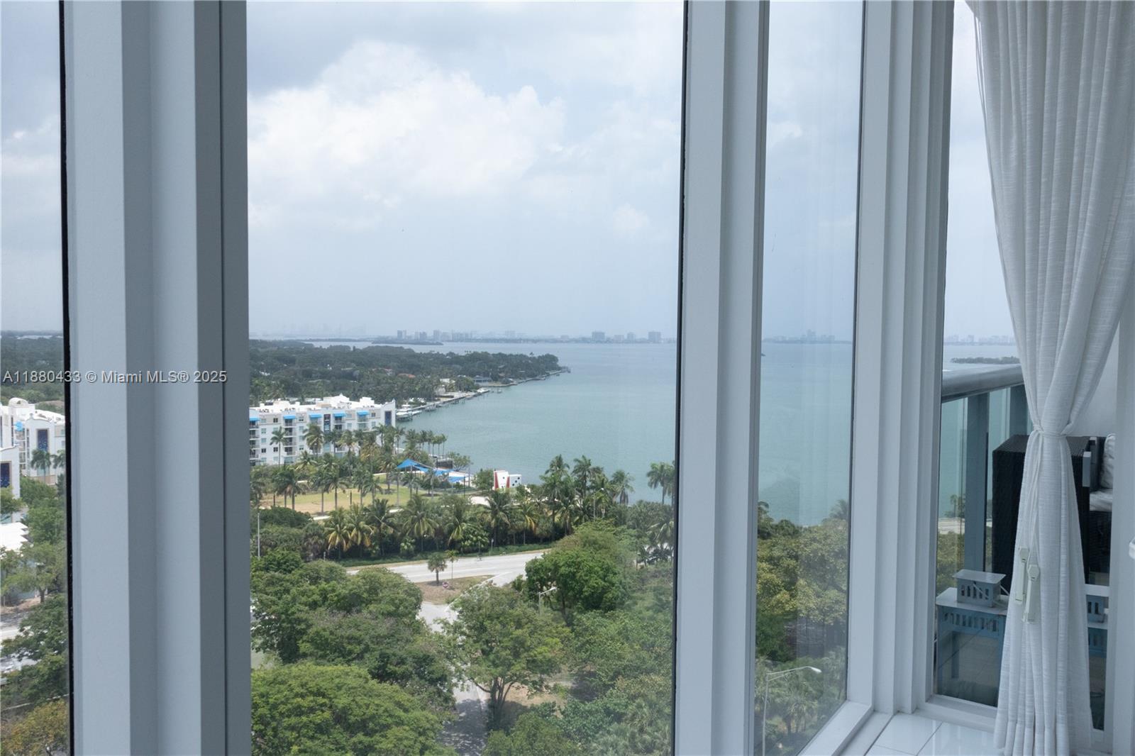 BLUE CONDO - Residential Lease