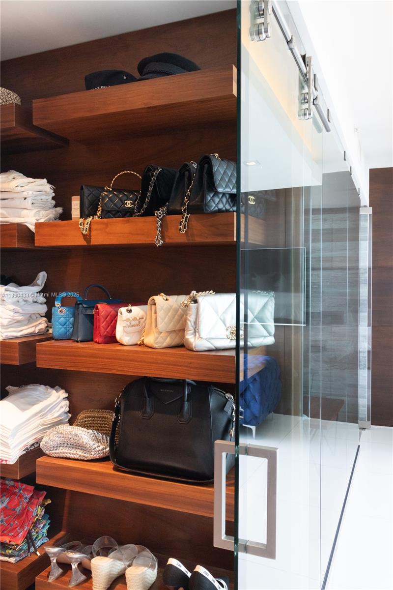 BLUE CONDO - Residential Lease