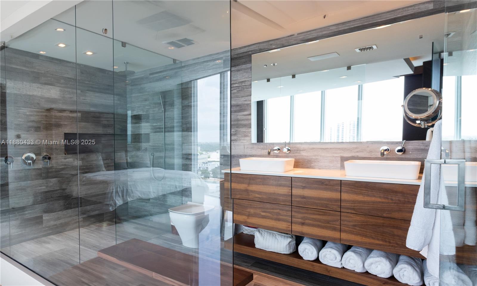 BLUE CONDO - Residential Lease