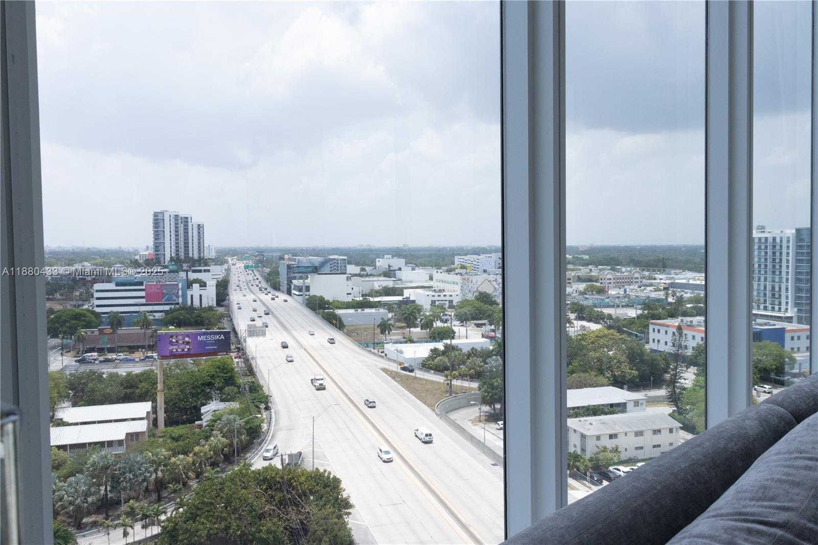 BLUE CONDO - Residential Lease