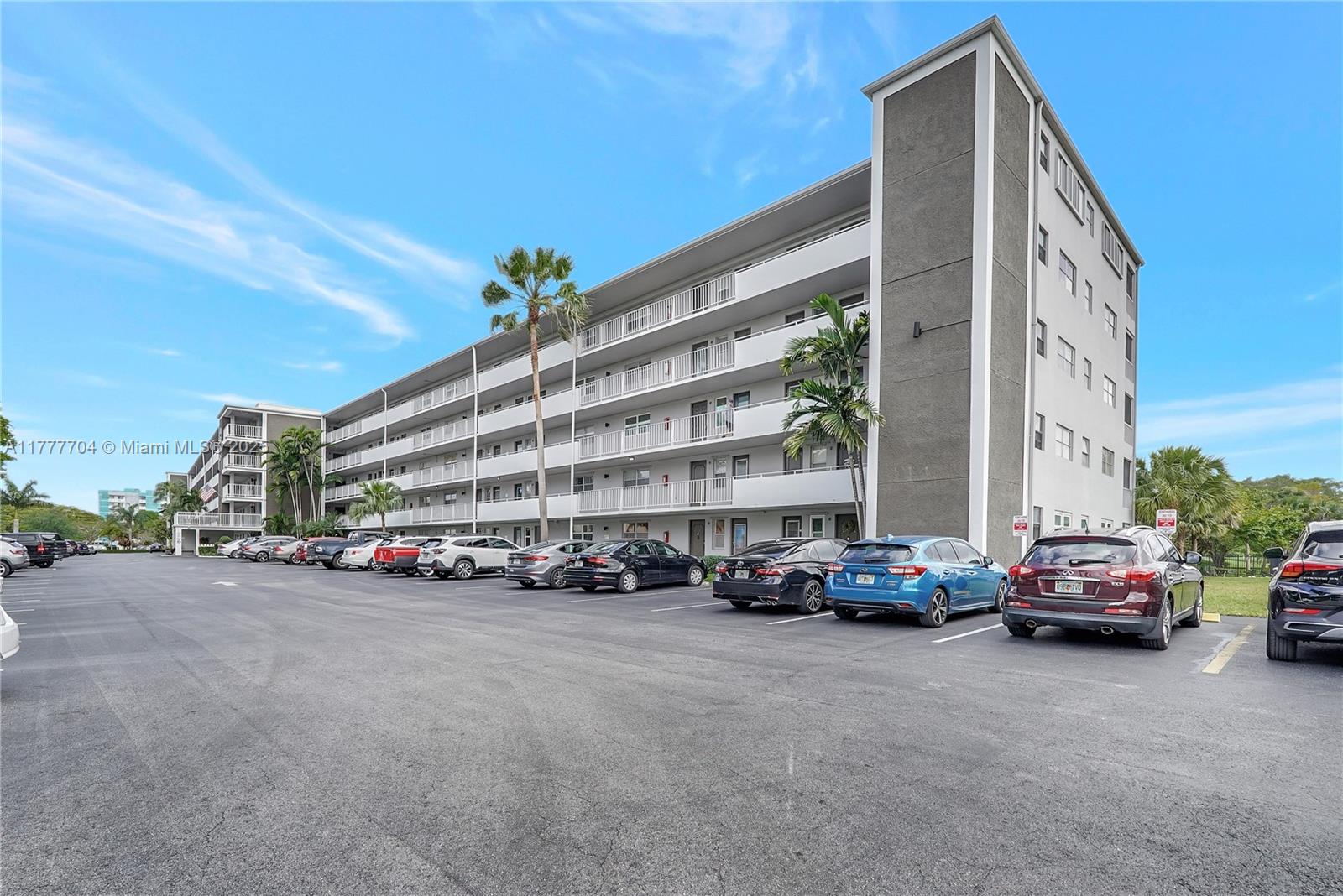 4800 Hillcrest Ln 207, Hollywood, Broward County, Florida - 2 Bedrooms  
2 Bathrooms - 