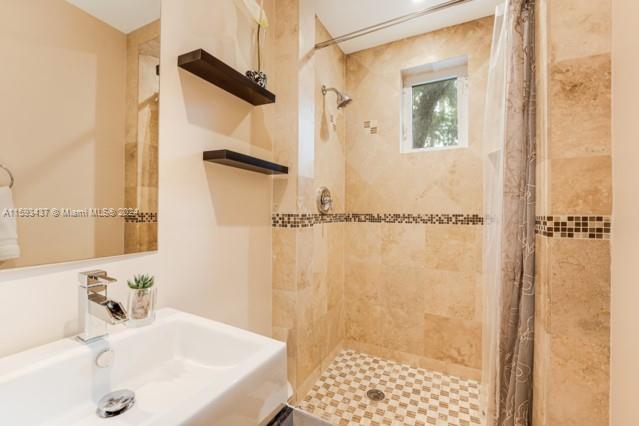 CORAL GABLES RIVIERA SEC - Residential