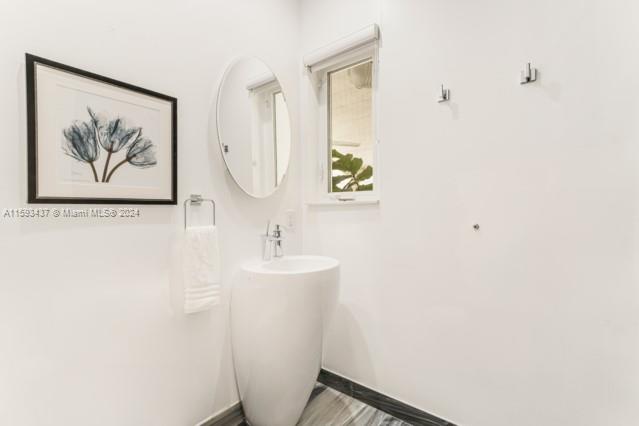 CORAL GABLES RIVIERA SEC - Residential