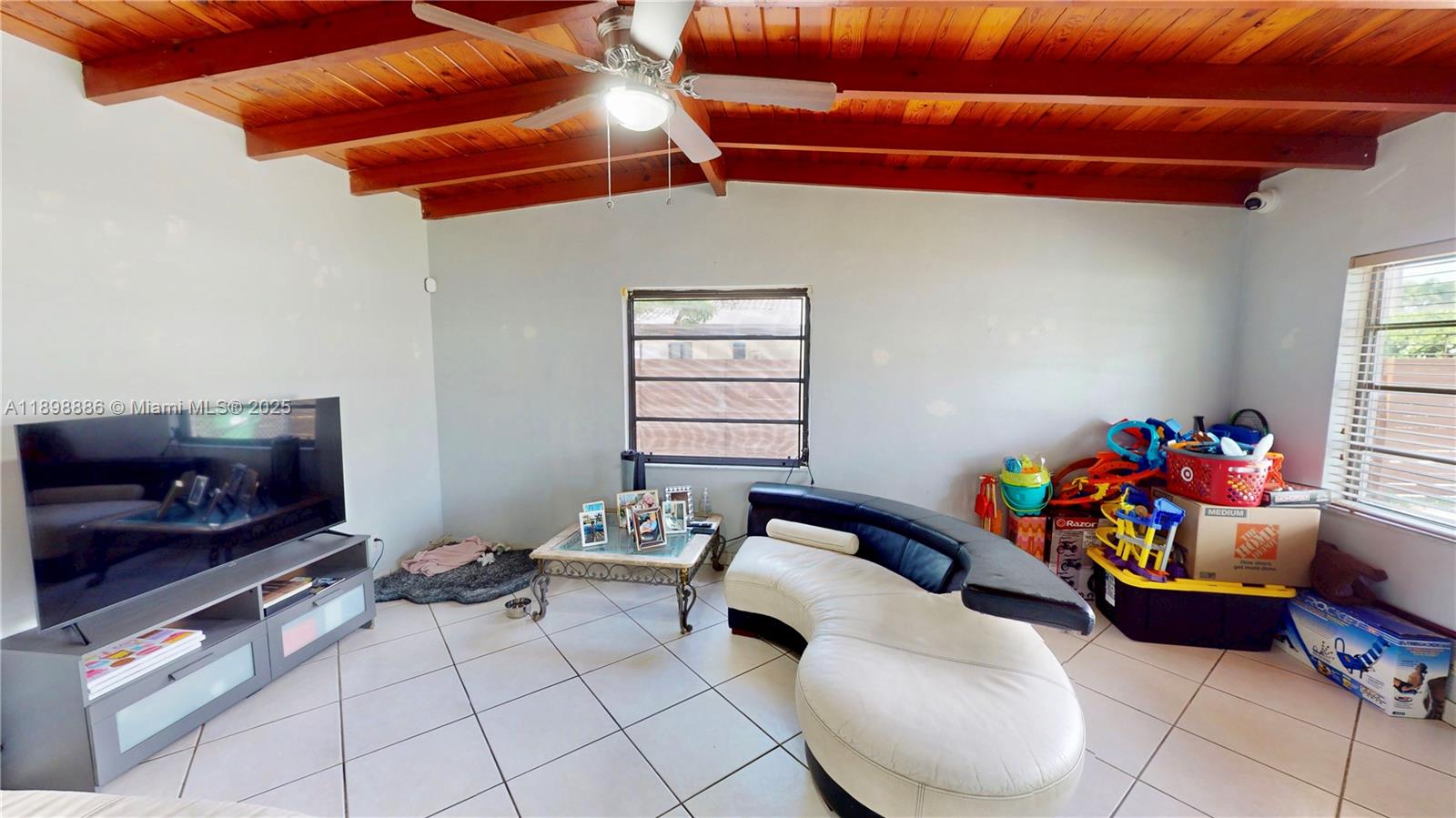 9940 SW 48th St, Miami, FL, 33165/$660,000 3 9940 SW 48th St