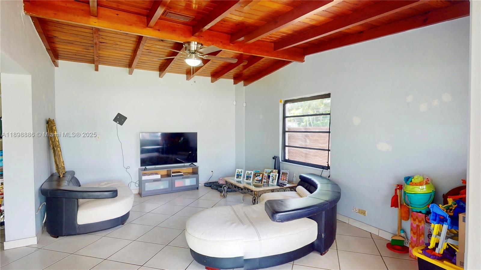 9940 SW 48th St, Miami, FL, 33165/$660,000 1 9940 SW 48th St
