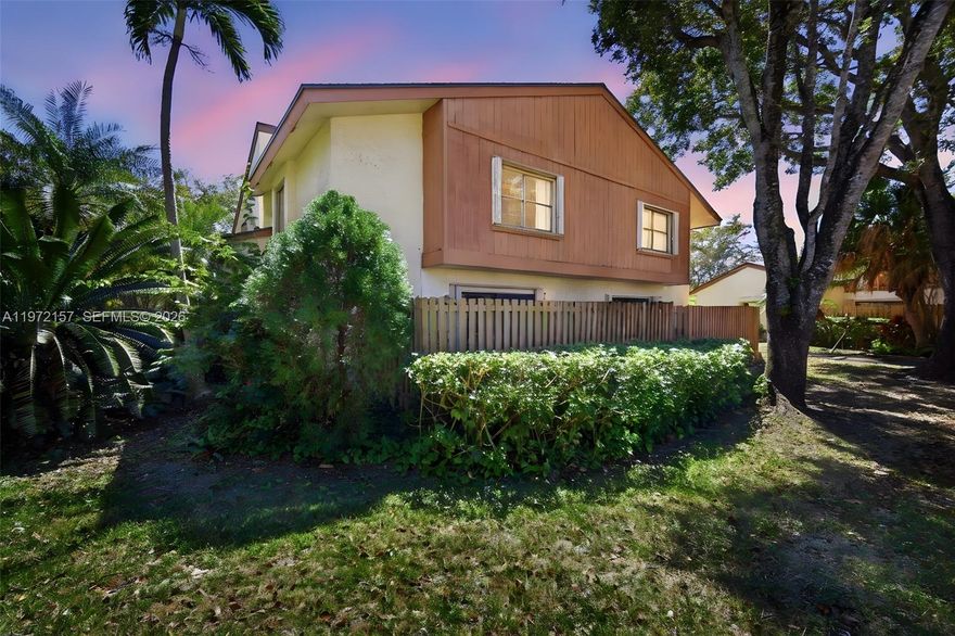 Welcome to this exceptional 3-bedroom, 2-bath home with a first-floor bedroom, located in the prestigious Sabal Chase community. Featuring 2 patios, ample closet space, and an in-unit washer and dryer. Prime location near the Turnpike, MDC Kendall Campus, shopping, and dining.
Enjoy resort-style amenities including a large and small pool, clubhouse, playground, 24-hour security patrol, basketball, tennis, pickleball, racquetball, biking paths, gym, billiard room, and professionally maintained landscaping—offering the perfect blend of comfort, convenience, and elevated living.