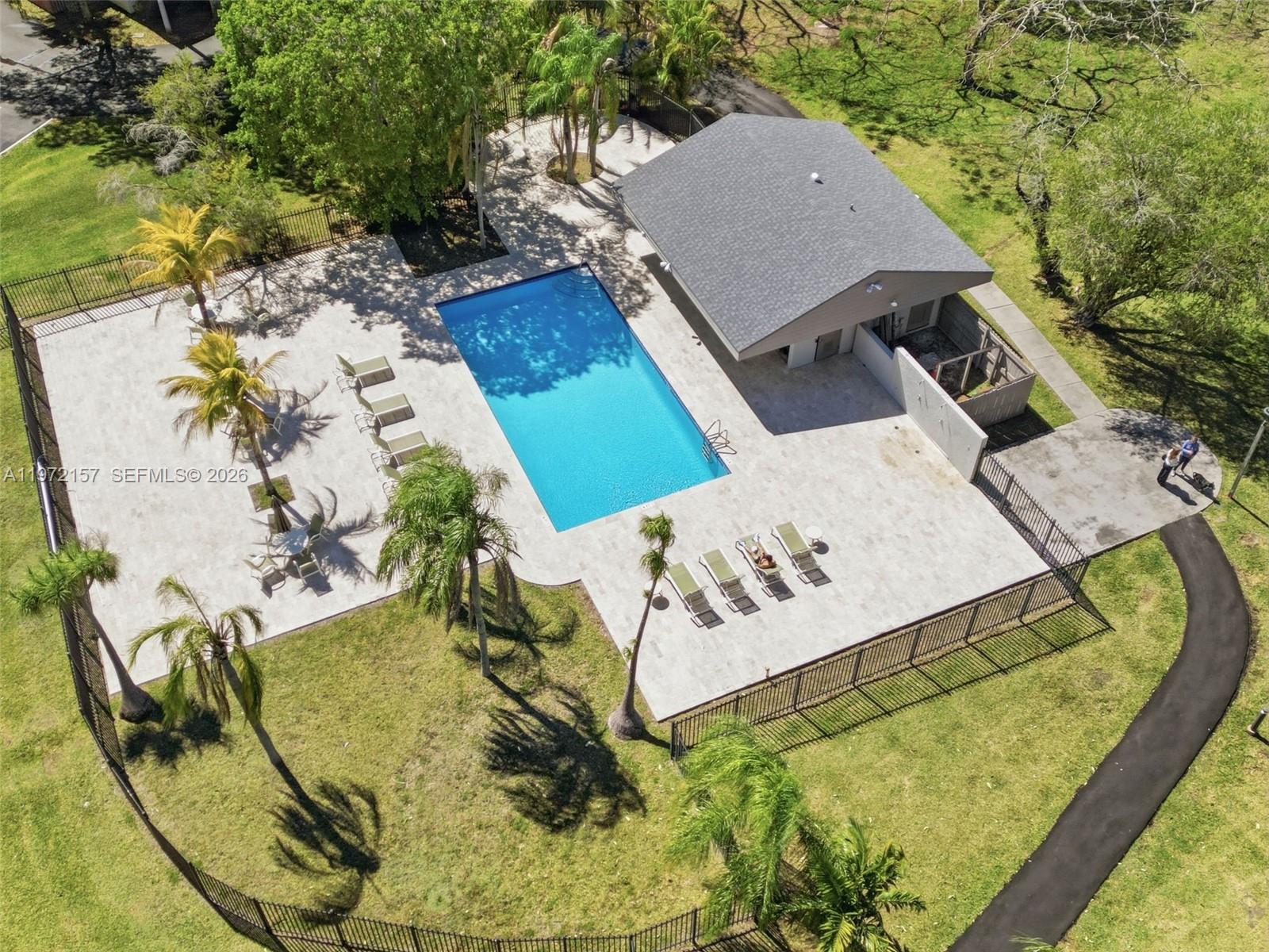 GREENGLADES CONDO 1 - Residential