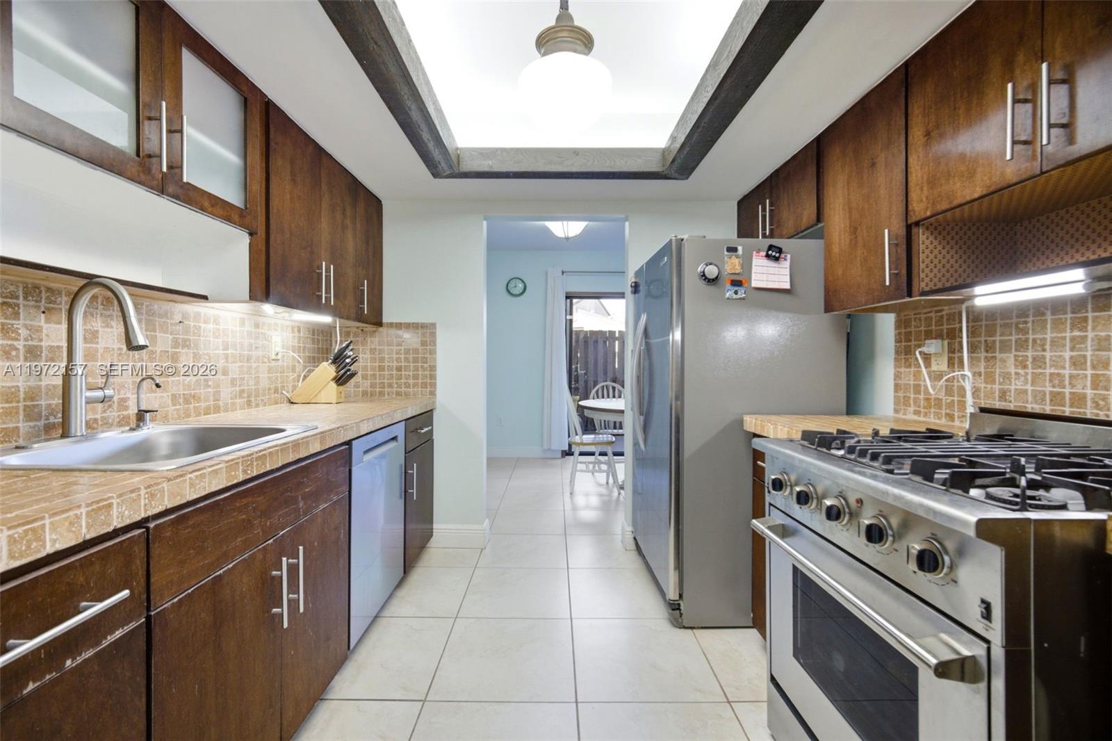 GREENGLADES CONDO 1 - Residential