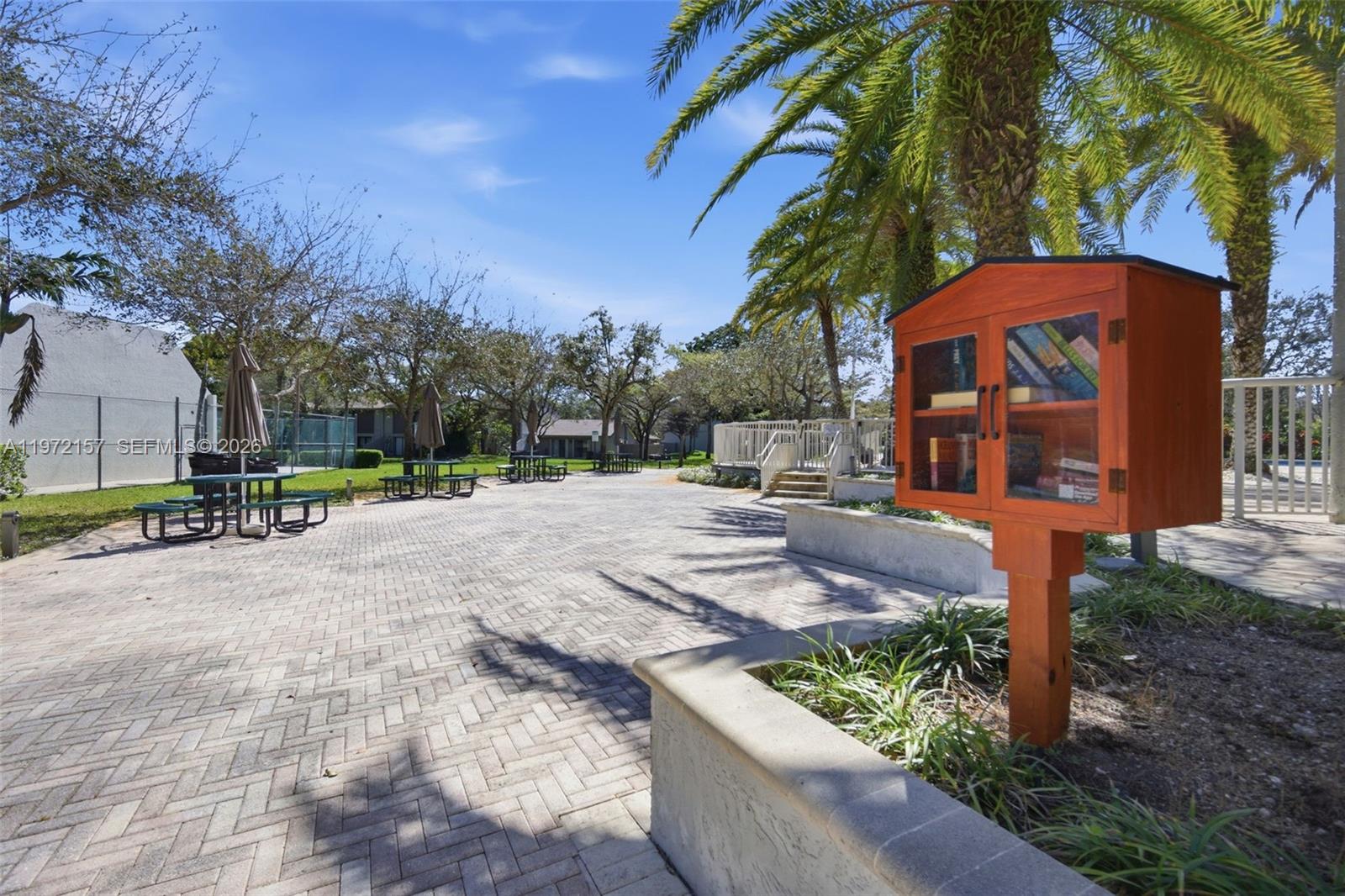 GREENGLADES CONDO 1 - Residential