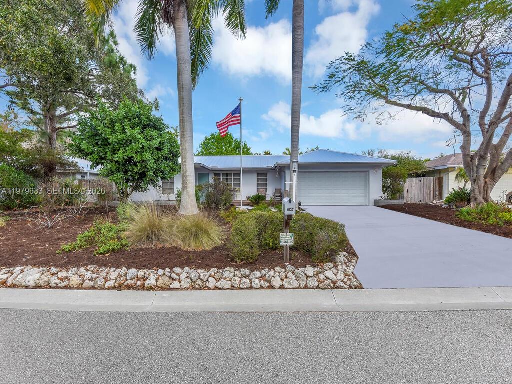 1537 Covington CIR E